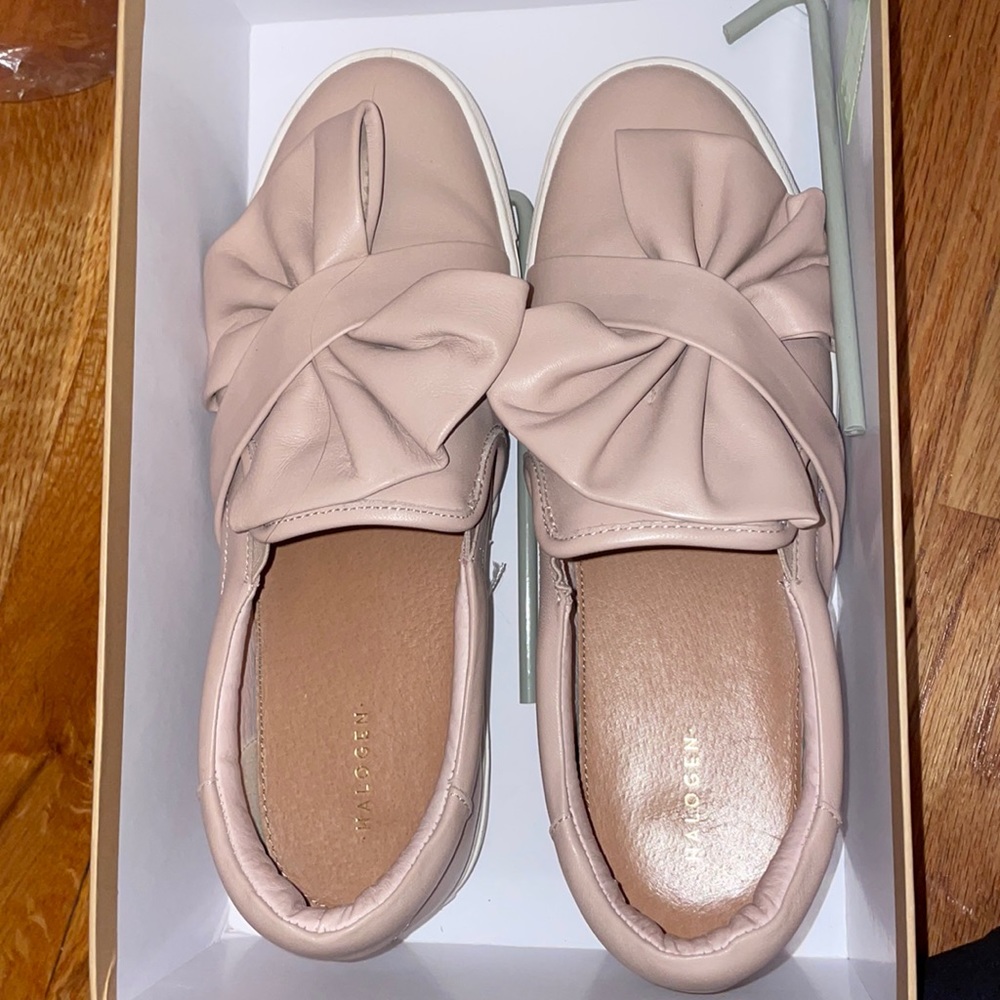 Blush colored halogen flat/sneaker worn handful of times